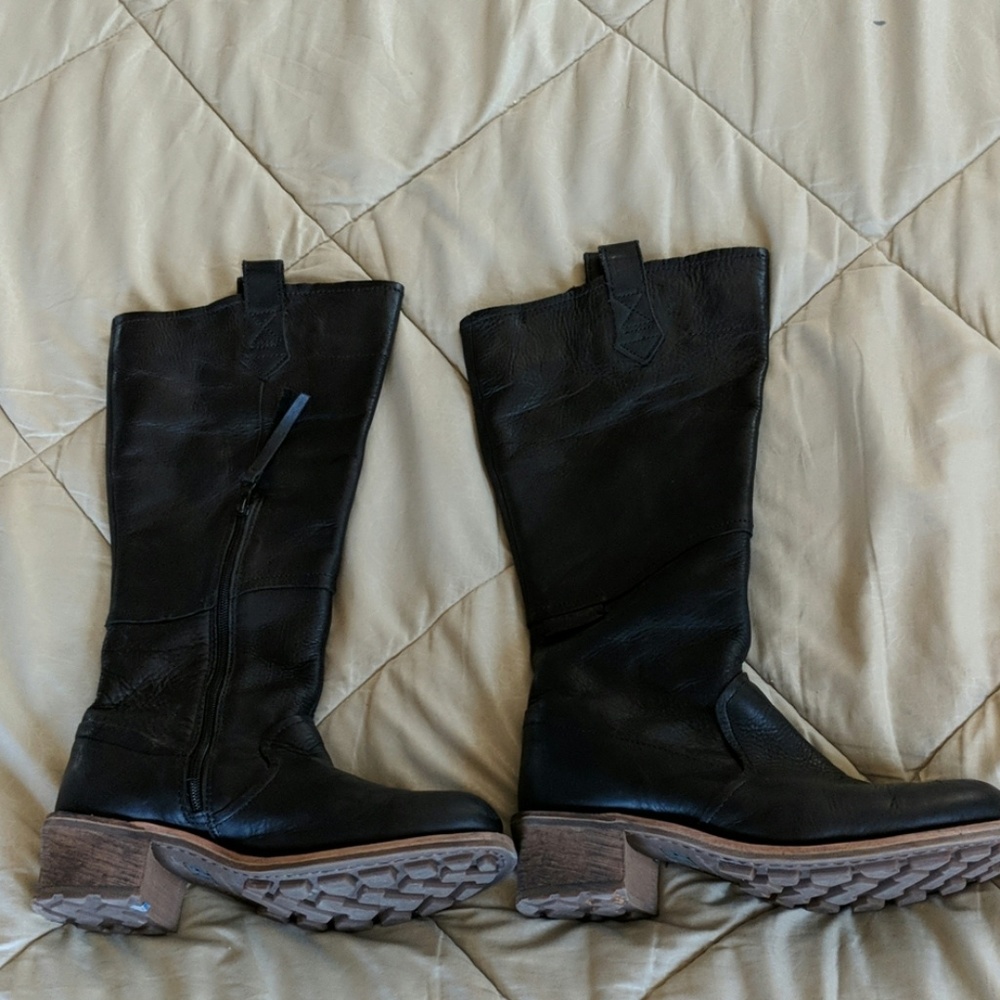 Boots - Picture 4 of 6